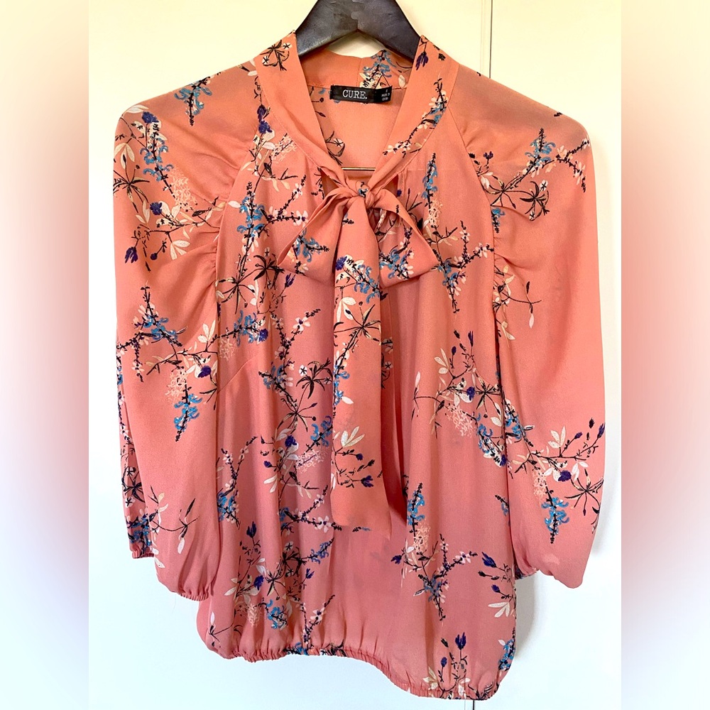 Blouse -Tie Neck Floral